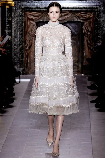 Look 16
